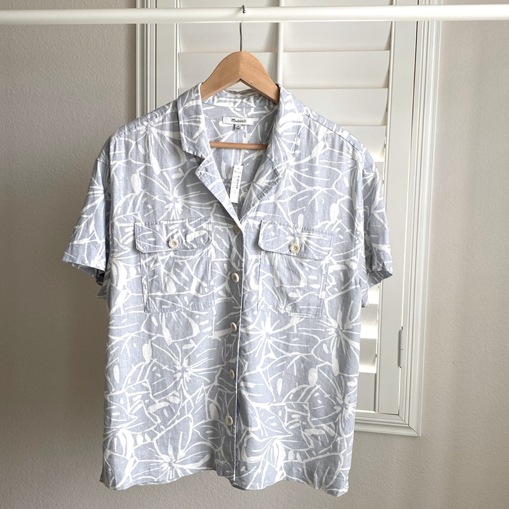 Madewell. Button down short sleeve linen blend shirt.
